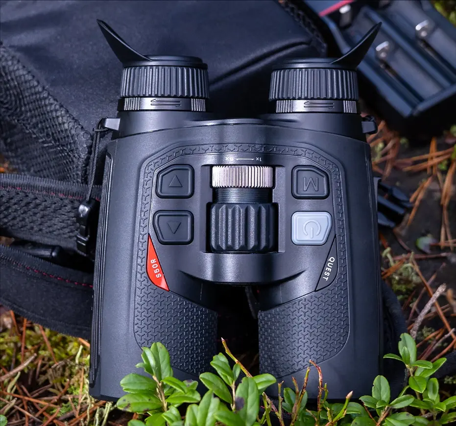 Ultra lightweight portable thermal binoculars for outdoor hunting