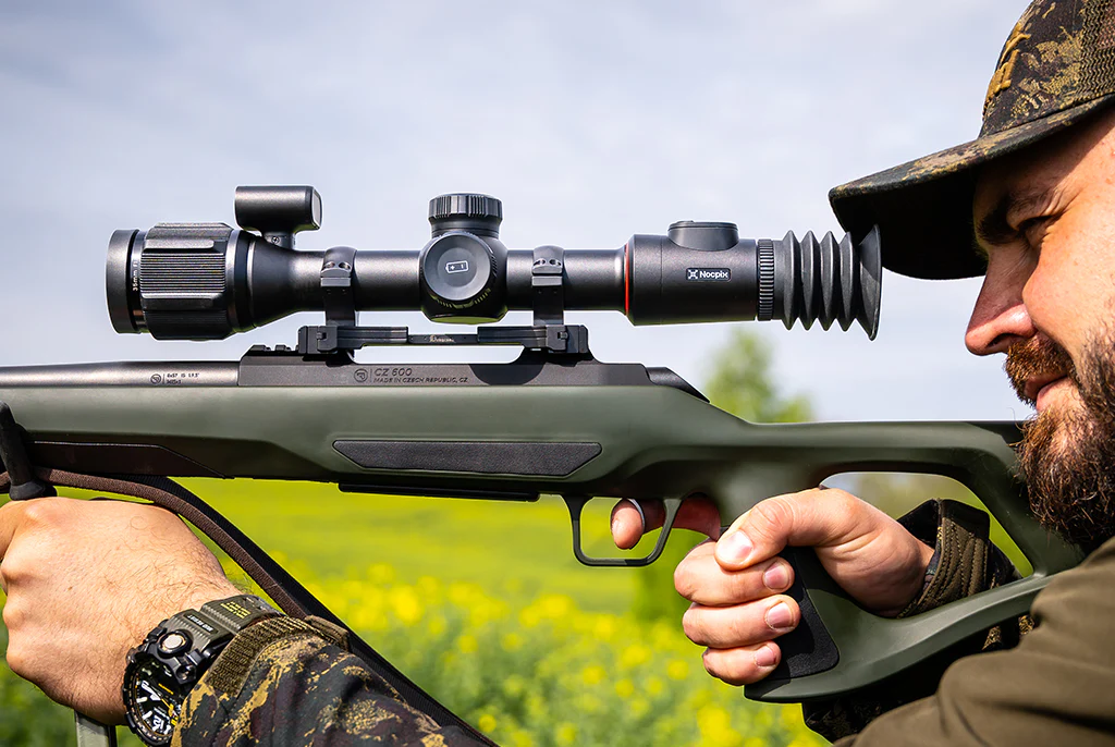 NOCPIX BOLT P25R thermal scope for close-range coyote hunting